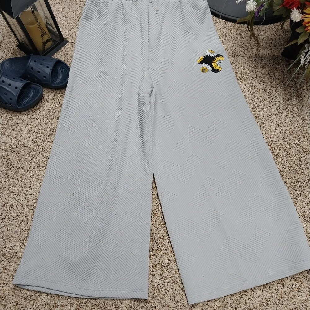 3698 Size XL Double Take NWT 2 piece Upcycled Quilted Look Grey with Black Daisy - Picture 13 of 14